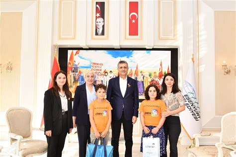 L­ö­s­e­m­i­l­i­ ­ç­o­c­u­k­l­a­r­d­a­n­ ­B­a­ş­k­a­n­ ­B­o­z­k­u­r­t­’­a­ ­z­i­y­a­r­e­t­